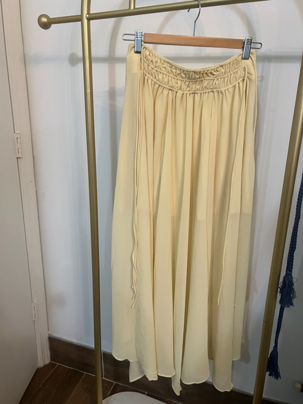 Women’s VIRAL H&M butter yellow  Maxi Skirt - Lightweight Flowing Skirt